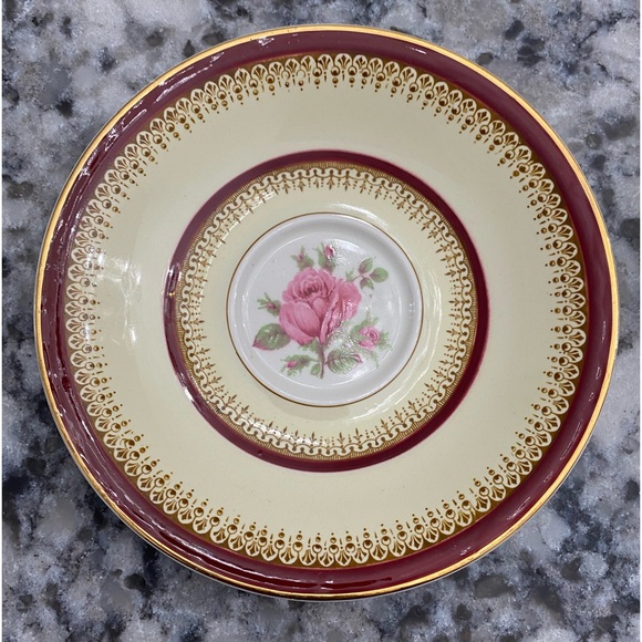 CROWN DUCAL BURGUNDY AND CREAM WITH GOLD TRIM AND A ROSE IN CUP AND ON SAUCER - Picture 5 of 12